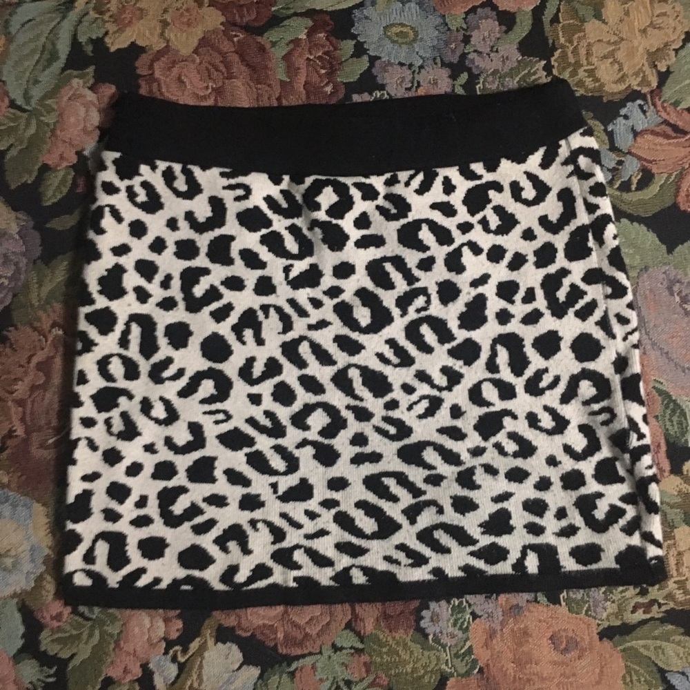 Knit cheetah print body con skirt